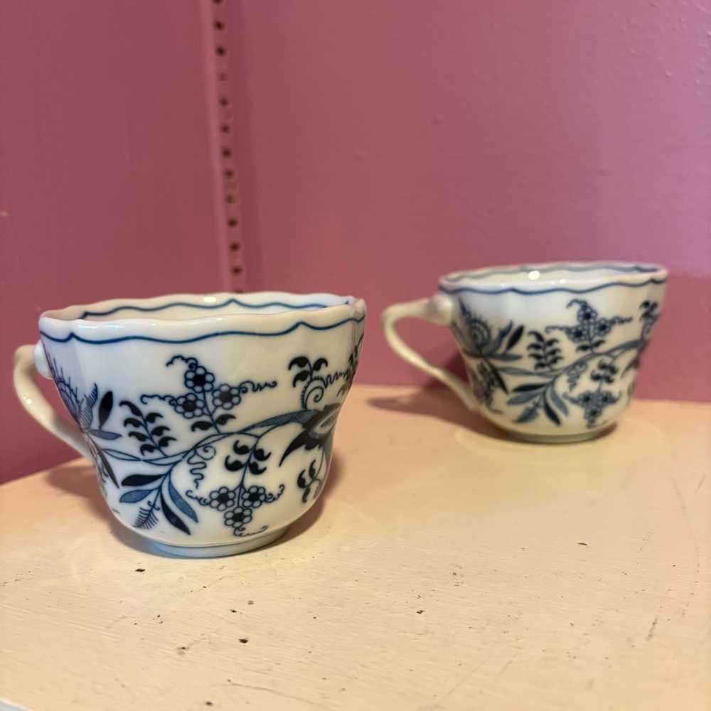 Set Two Blue Danube Teacups GUC Blue Onion Pattern 2p Collectible Dishes Vintage - Picture 3 of 7